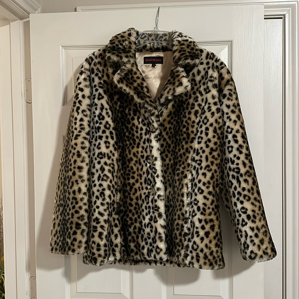 Leopard faux fur finger tip jacket. Size Med